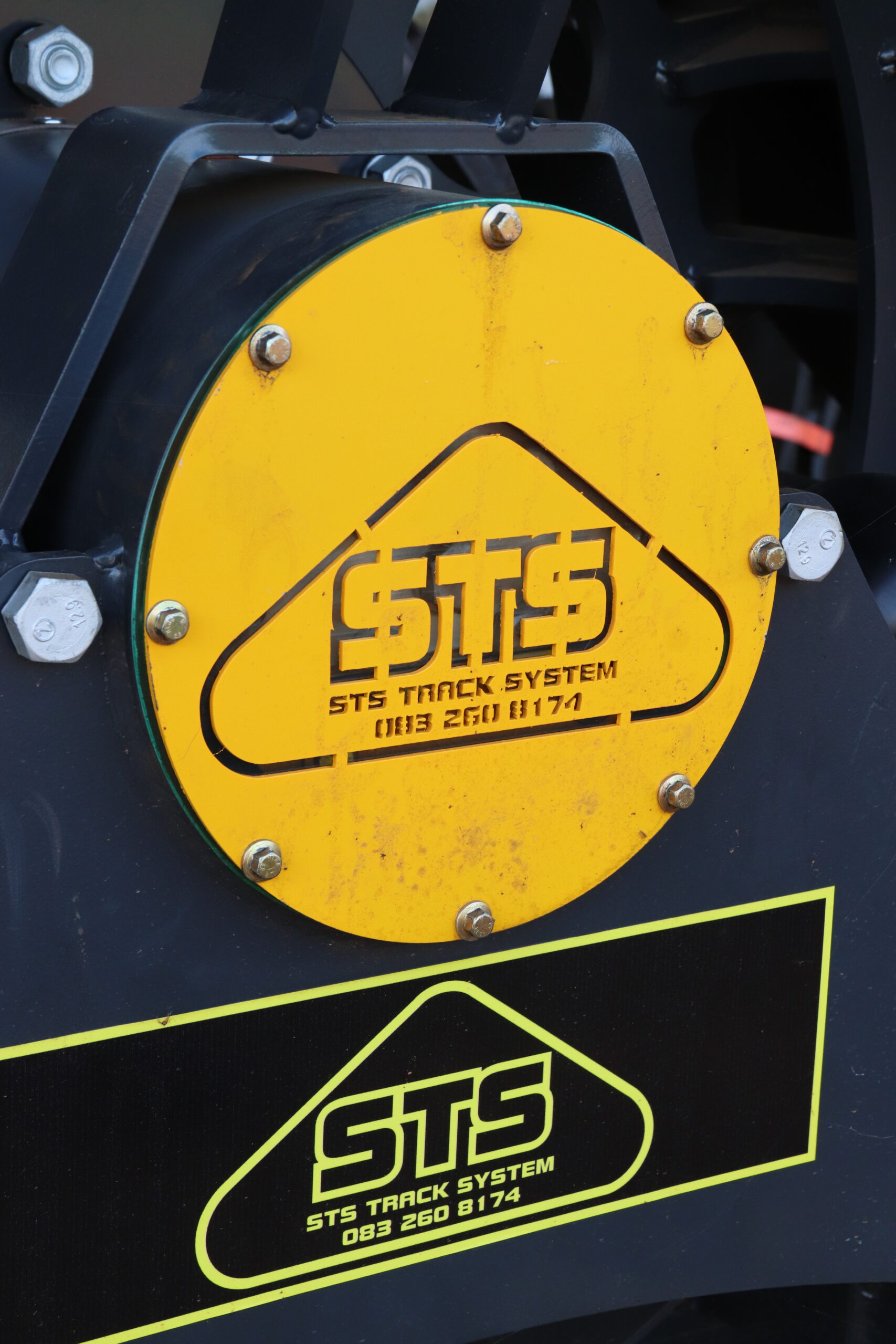 Lot 029- STS Track system - Image 2