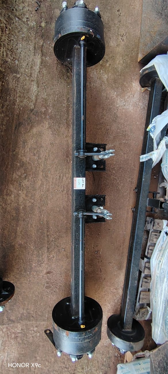 Lot 101- 8 ton braked axle