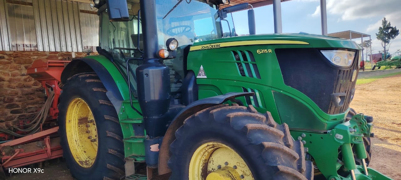 Lot 121- John Deere 6215R